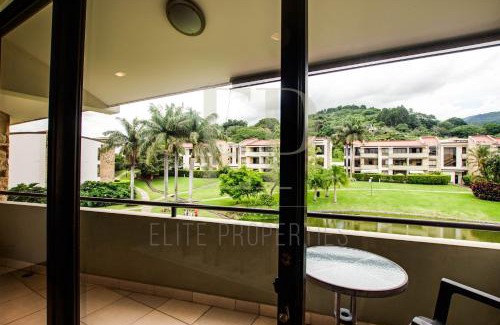 Santa Ana Apartment | CR MARIPOSA RENTALS lakeview, spacious penthouse with office, pool, gym, Jacuzzi