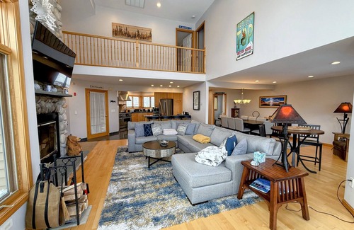 Bretton Woods House | CR16 Ski-in/Out luxury home in Bretton Woods; Great Views. Pool/gym passes!