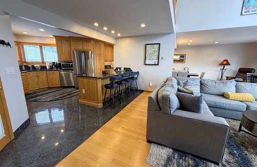 Bretton Woods House | CR16 Ski-in/Out luxury home in Bretton Woods; Great Views. Pool/gym passes!