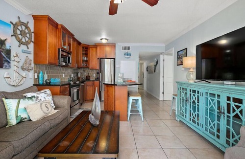 Galveston Condo | Crab Crib! Beachside Resort! With Heated Pool, Hot Tub, and More!