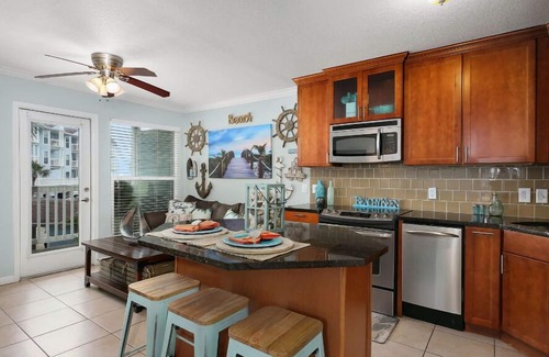 Galveston Condo | Crab Crib! Beachside Resort! With Heated Pool, Hot Tub, and More!