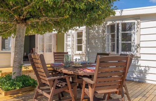 Kaimarama House | Crabapple Cottage - Coromandel Town Holiday Home