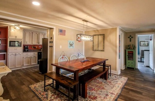 Midway House | Crabbin Cabin * Spacious, Seasonal Riverside Home