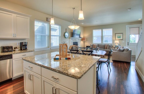 Ocean Shores House | Crabby Daddy & and the Blue Mermaid - Oyhut Bay Seaside Village