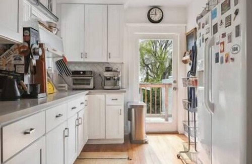 North Central House | Craftsman Bungalow in Historic District 30+ Days