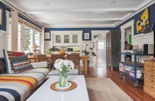 North Central House | Craftsman Bungalow in Historic District 30+ Days