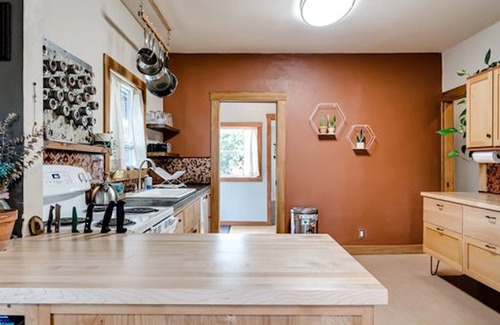 Eugene House | Craftsman Oasis- Cozy Cottage w/Fire Pit