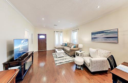 San Jacinto House | Craftsman on Seawall