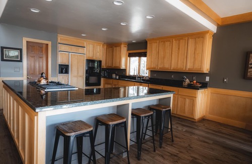 Patton House | Craftsman On The Lake- Lakefront, hot tub, game room