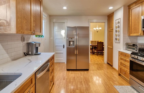 Monrovia House | Craftsmen Pool Home Near The Foothills