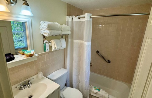 Centerville Hotel | Craigville Beach Inn