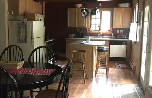Harrison House | Cranberry Chalet (PET Friendly!)