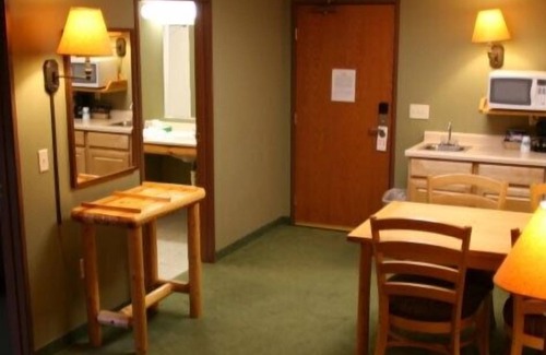 Tomah Hotel | Cranberry Country Lodge