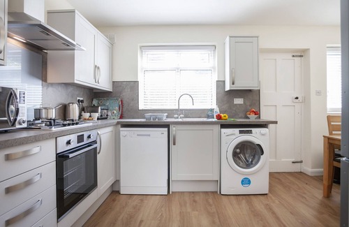 Hockley Apartment | Cranbrook Street - a serviced apartment that sleeps 5 guests in 3 bedrooms
