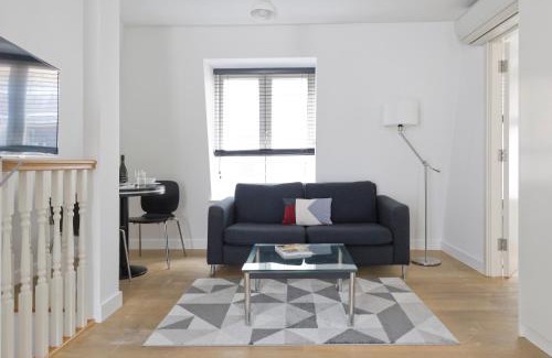 Temple Apartment | Crane Court by City2Stay