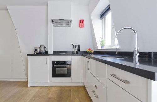 Temple Apartment | Crane Court by City2Stay