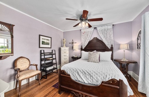 Historic Downtown Melbourne Bed & Breakfast | Crane Creek Inn Ibis Room: Waterfront Pool B&B
