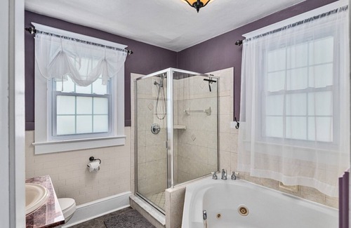 Historic Downtown Melbourne Bed & Breakfast | Crane Creek Inn Ibis Room: Waterfront Pool B&B