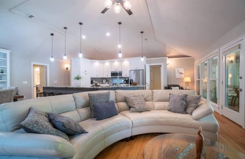Hiawassee House | Crane Lakehouse- by Chatuge Home Concierge Fire pit, hot tub, private dock, boat slip