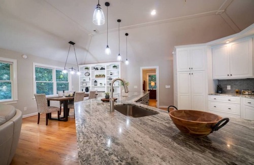 Hiawassee House | Crane Lakehouse- by Chatuge Home Concierge Fire pit, hot tub, private dock, boat slip