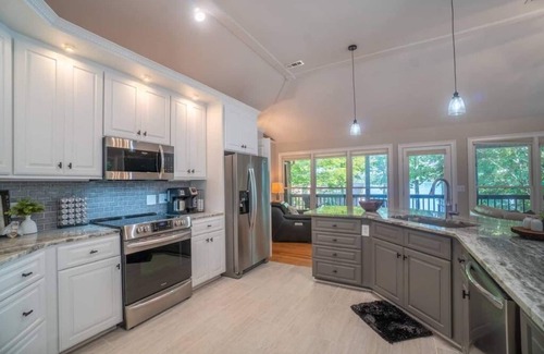 Hiawassee House | Crane Lakehouse- by Chatuge Home Concierge Fire pit, hot tub, private dock, boat slip