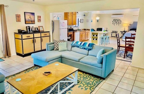Ahwahnee Apartment | Crane Suite/Hot Tub/BBQ/King Bed- Sleeps 4