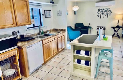Ahwahnee Apartment | Crane Suite/Hot Tub/BBQ/King Bed- Sleeps 4