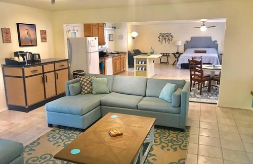 Ahwahnee Apartment | Crane Suite/Hot Tub/BBQ/King Bed- Sleeps 4