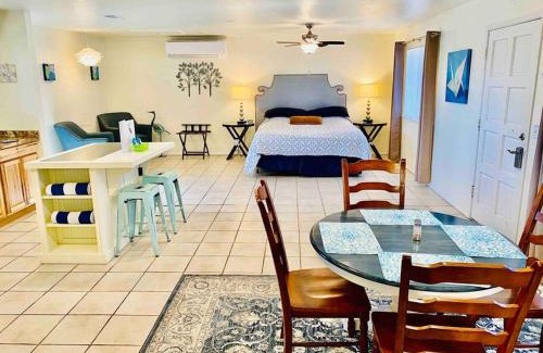 Ahwahnee House | Crane Suite Hot Tub Bbq King Bed- Sleeps 4