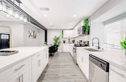 Summerlin House | Crazy-Monthly-Discount! Luxury>HugePool/Spa+More!