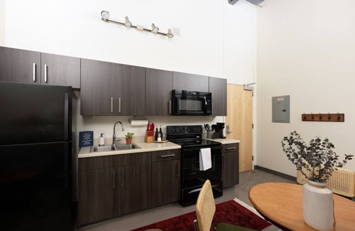 Westown Apartment | Cream City 2BR Apt - Just 3 Blocks to Fiserv with Gym and Parking