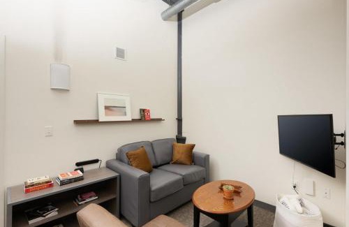Westown Apartment | Cream City 2BR Apt - Just 3 Blocks to Fiserv with Gym and Parking