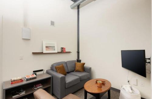Westown Apartment | Cream City 2BR Apt - Just 3 Blocks to Fiserv with Gym and Parking