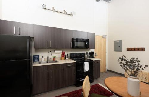 Westown Apartment | Cream City 2BR Apt - Just 3 Blocks to Fiserv with Gym and Parking