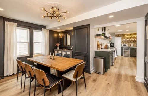 Lower East Side House | Cream City Lounge Parking AC Patio Pets Sleeps 11