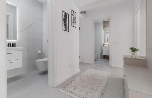 Oradea Apartment | Cream Divine