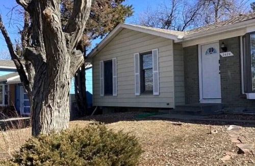 Aurora House | Creamy, Snug & Delightful Economical Guesthouse