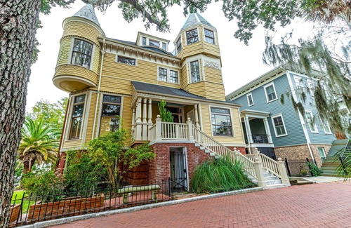 Historic Downtown Savannah House | Create Memories with friends and family, Stay at Savannah Manor Historic Mansion