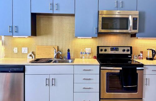 Mid-Wilshire Apartment | Creative 2 Levels Penthouse