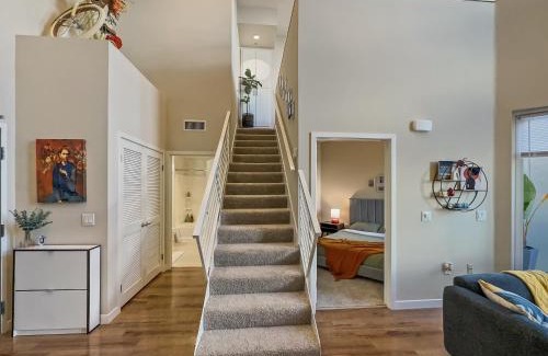 Mid-Wilshire Apartment | Creative 2 Levels Penthouse