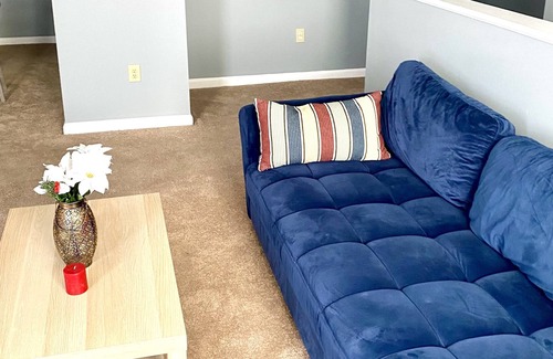 Babe Denny House | Creative Nice Room/Men Only/6 Mins Dtwn