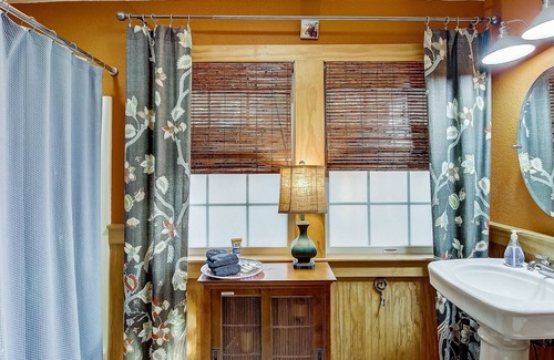 Swannanoa Cabin | Creative & Sophisticated Retreat Between Asheville and Black Mountain