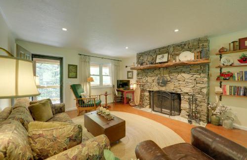 Cherokee House | Creek Access Quiet Bryson City Retreat with Hot Tub