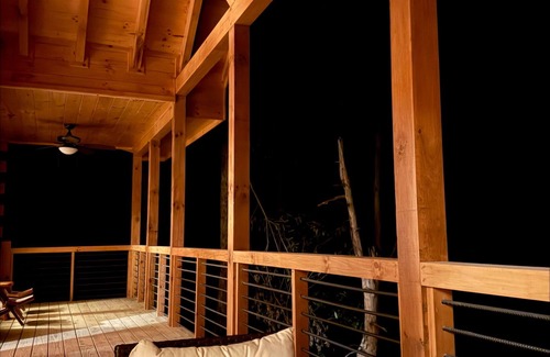 Ellijay Cabin | Creek & Cozy-Charming 2BR Creekside Cabin in Ellijay- AC, Fire Pit, Nature