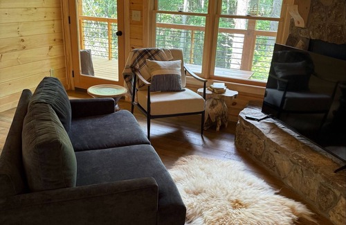 Ellijay Cabin | Creek & Cozy-Charming 2BR Creekside Cabin in Ellijay- AC, Fire Pit, Nature