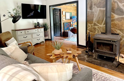 Ellijay Cabin | Creek front cabin on 3+ acres with private mini waterfalls, fire pit & game nook