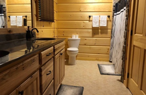 Greeneville Cabin | Creek Front luxury Cabin