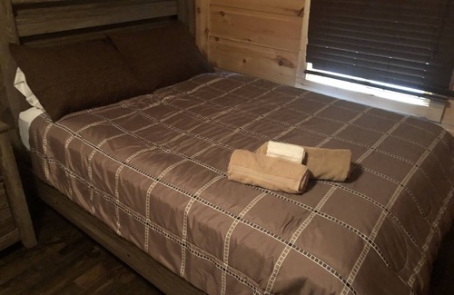 Greeneville Cabin | Creek Front luxury Cabin