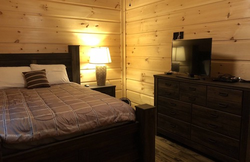 Greeneville Cabin | Creek Front luxury Cabin