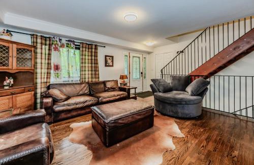 South Bruce Peninsula House | Creek Side Cozy & Serene Cottage Home
